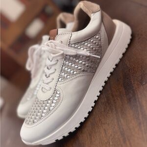 Women’s Lucky Brand sneakers